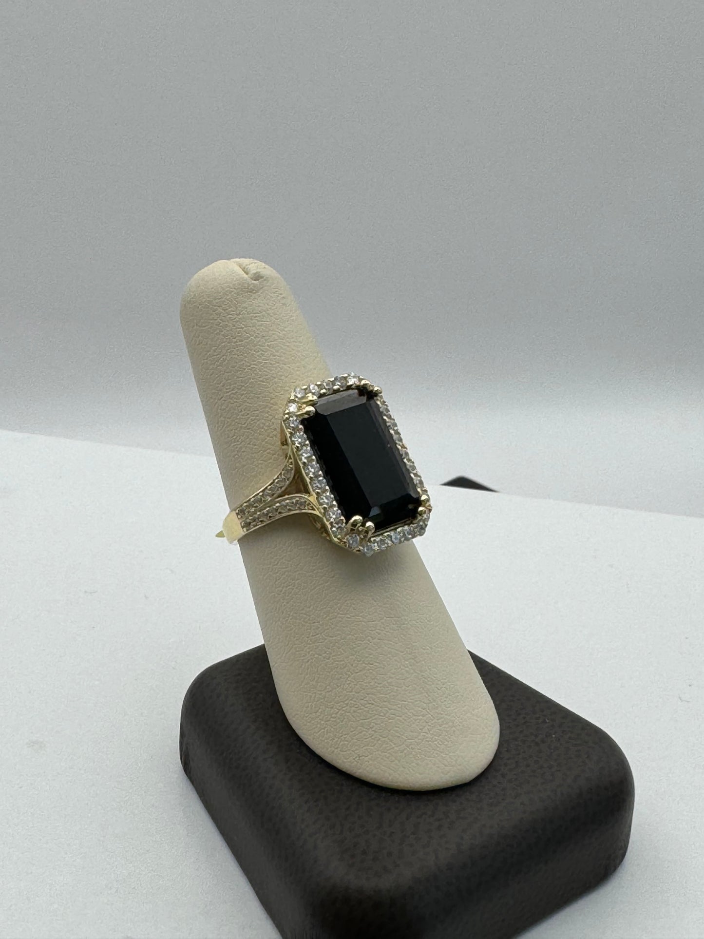 14k Gold Black Stone Ring