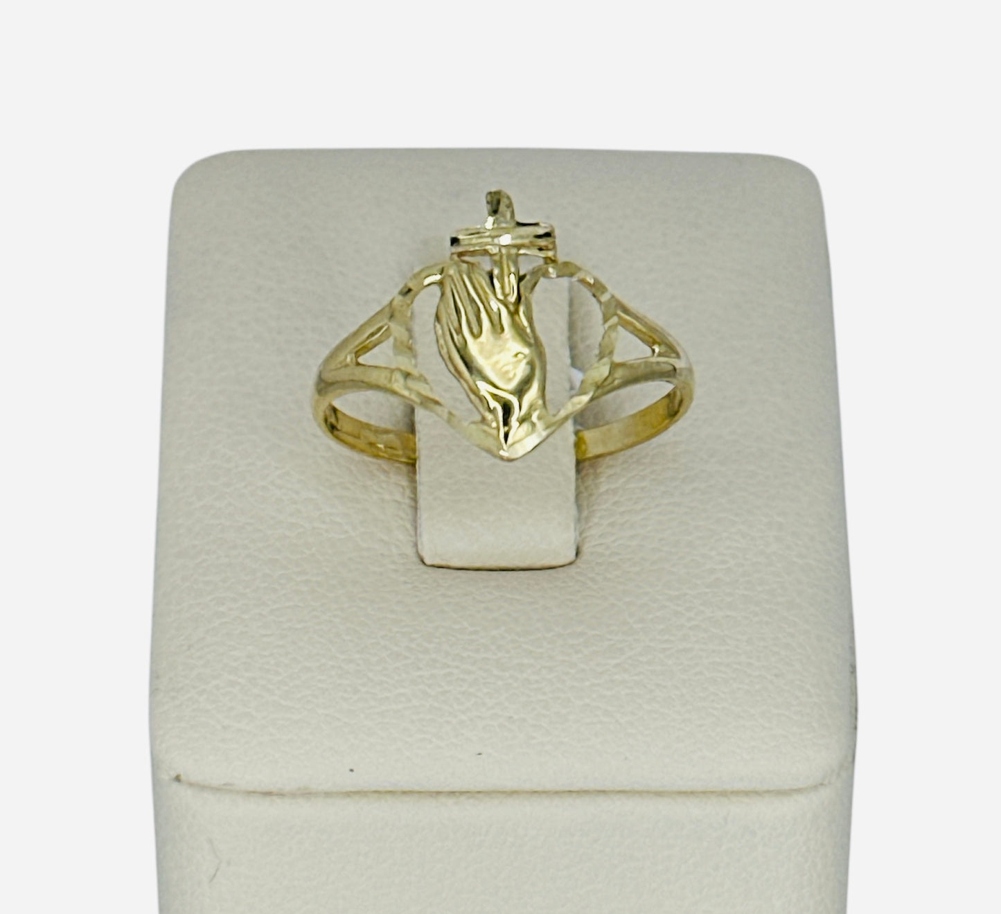 Anillo con la mano de Cristo