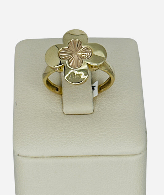 Anillo de trébol 10k 2.7 g