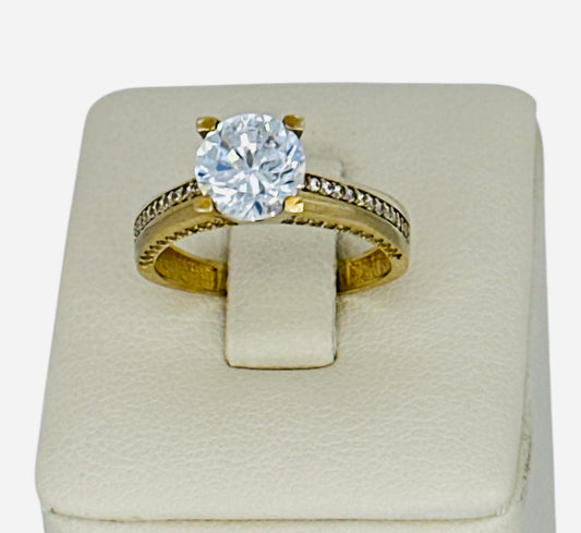 Anillo con piedra blanca 10k 3.5g