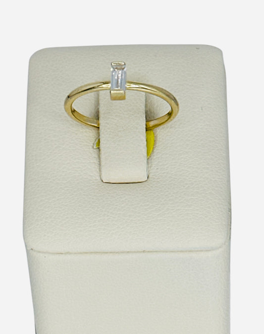 Anillo con piedra blanca 14k 1.8g