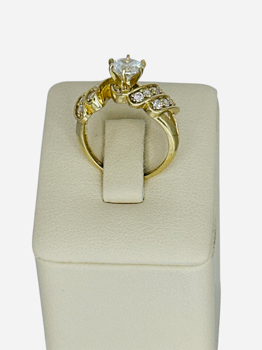 Anillo con piedra blanca 10k 3.9g