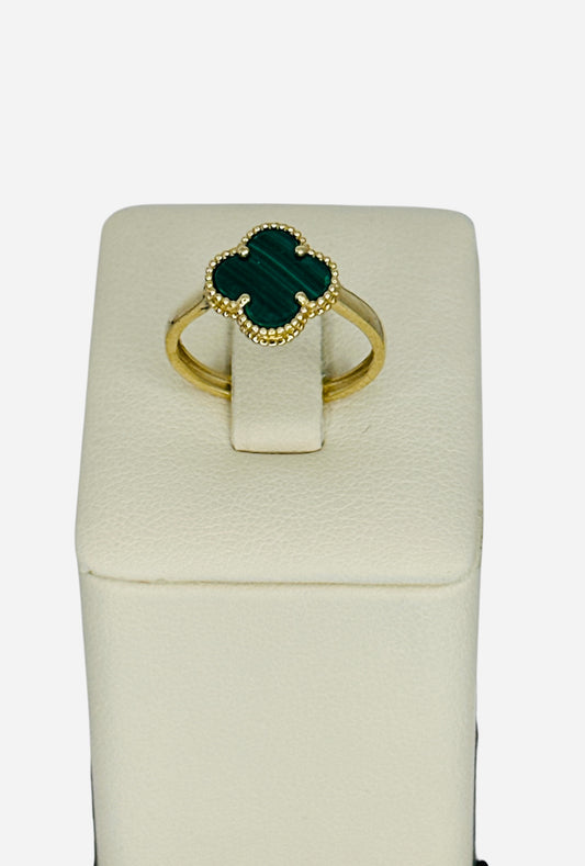 Anillo de trébol con piedra verde 10k 1.7g