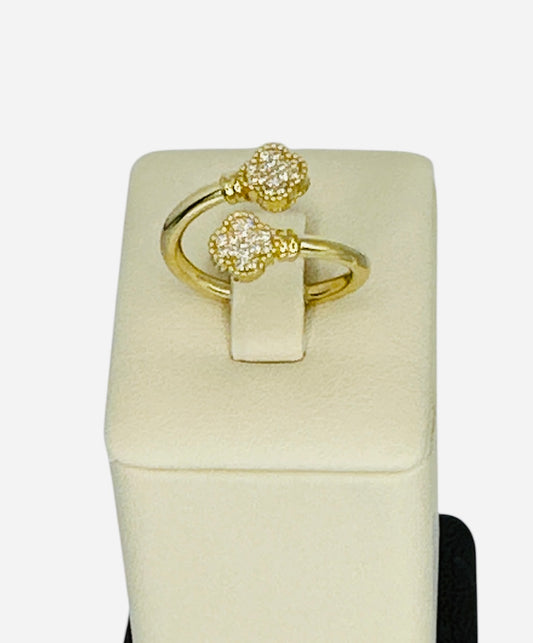 Anillo de trébol  con piedras blancas 10k 2.2g