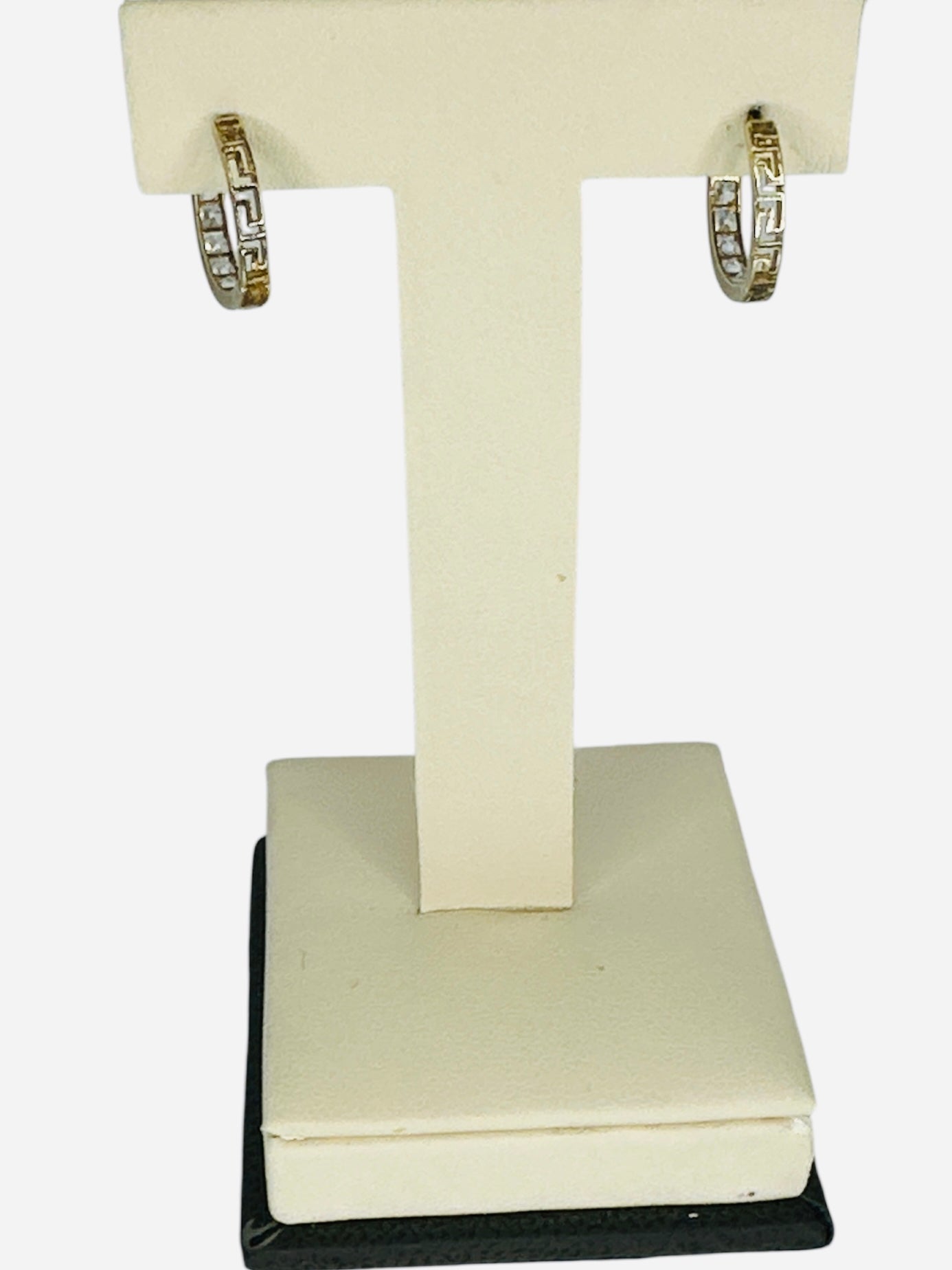 pendiente con piedras blanca 10k 1.8g